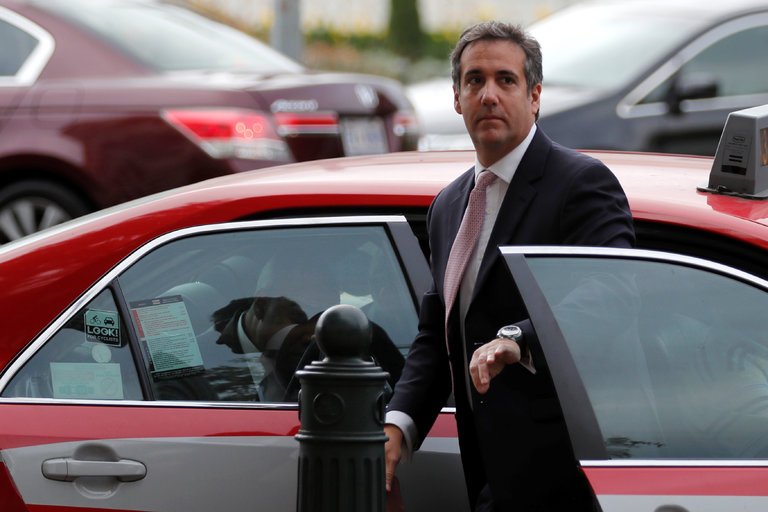 后院起火？特朗普律师办公室遭FBI突击搜查