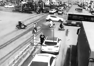 乞讨老汉拦车被撞骨折律师:拦车乞讨属违法行为