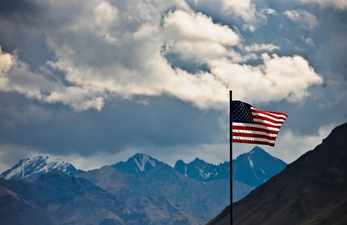 资料图片：美国国旗 新华社记者 申宏 摄