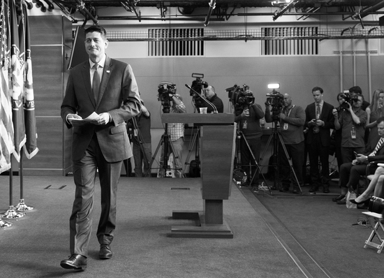 瑞安在11日的记者会上。