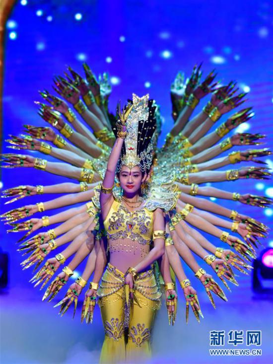 （文化）（1）中国残疾人艺术团公益巡演献艺青海