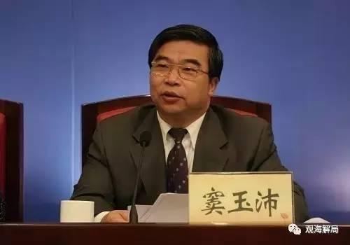 他抱着枕头上&ldquo;两会&rdquo;，说&ldquo;农民的儿子睡不惯羽毛枕&rdquo;！如今却因严重失职被查！