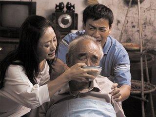 周立波的恩师,曾预言周立波会坐牢,现在瘫痪在床晚景很凄凉