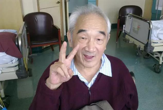 周立波的恩师,曾预言周立波会坐牢,现在瘫痪在床晚景很凄凉