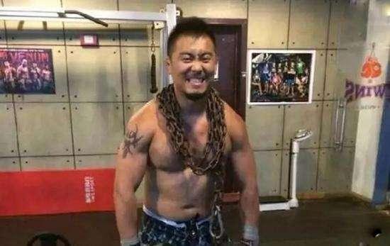 徐晓东秒杀传统太极拳，难道李连杰5年前预言成真？