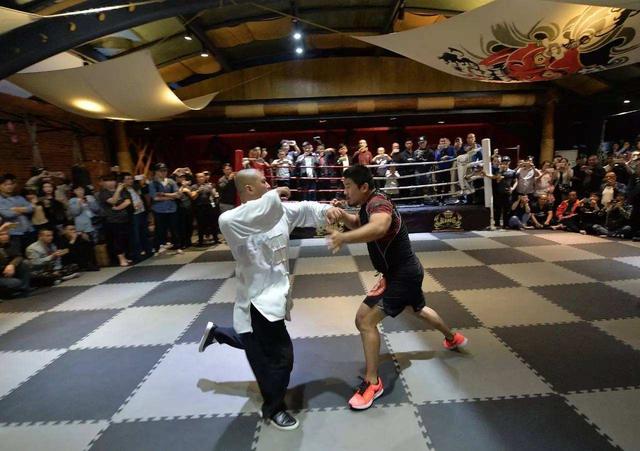 徐晓东秒杀传统太极拳，难道李连杰5年前预言成真？