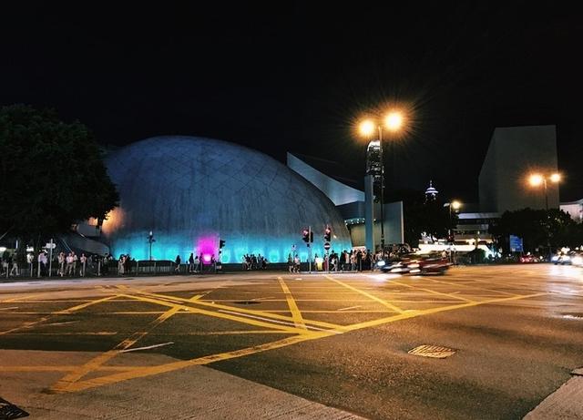 行走于现代冲刷与历史沉淀之间的香港，看我们和香港的差距有多大？