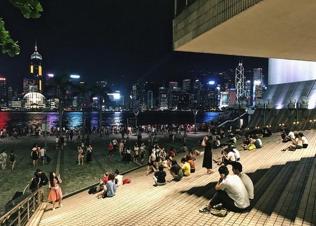 行走于现代冲刷与历史沉淀之间的香港，看我们和香港的差距有多大？