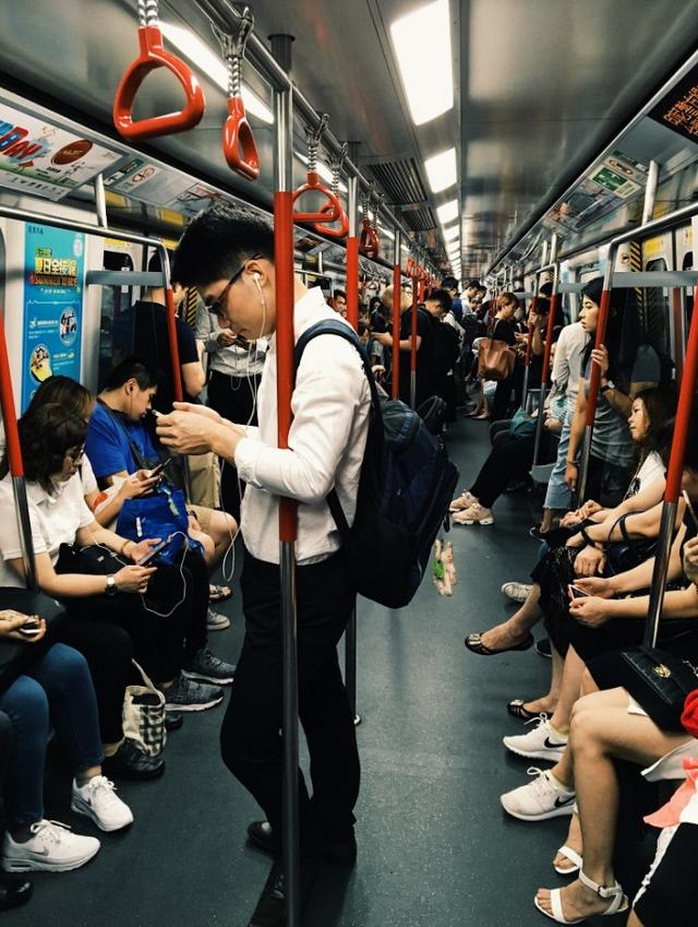 行走于现代冲刷与历史沉淀之间的香港，看我们和香港的差距有多大？