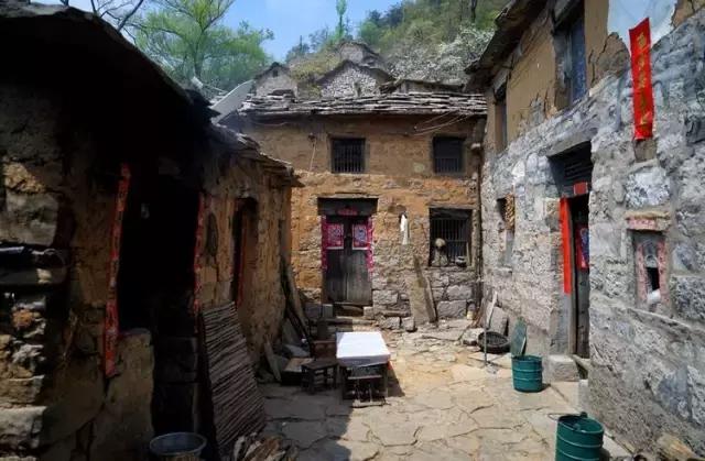 太行山巅上，一个400年的古村庄，一条险峻的天路！美绝了！