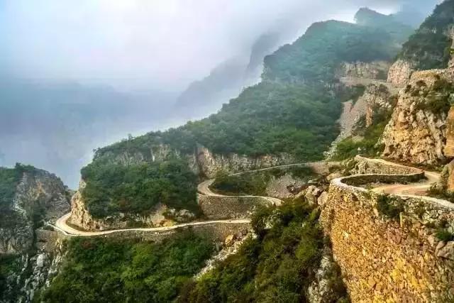 太行山巅上，一个400年的古村庄，一条险峻的天路！美绝了！