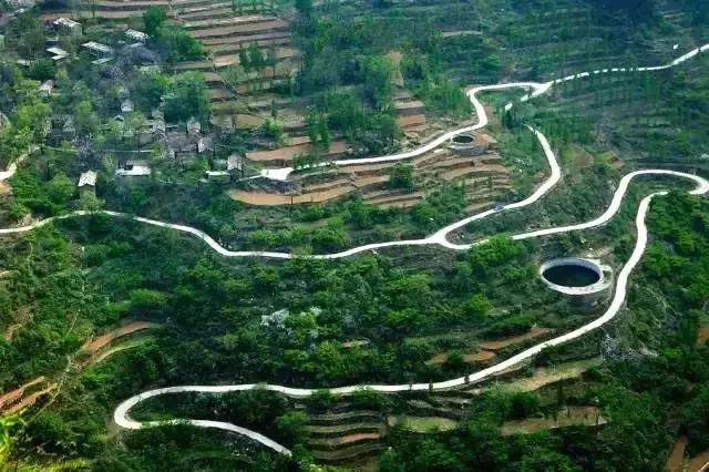 太行山巅上，一个400年的古村庄，一条险峻的天路！美绝了！