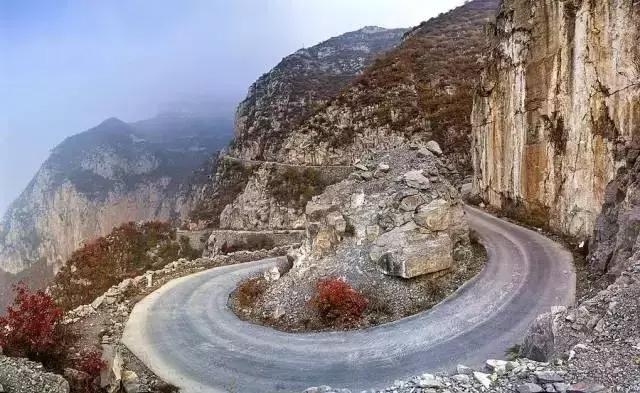 太行山巅上，一个400年的古村庄，一条险峻的天路！美绝了！