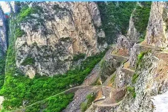 太行山巅上，一个400年的古村庄，一条险峻的天路！美绝了！