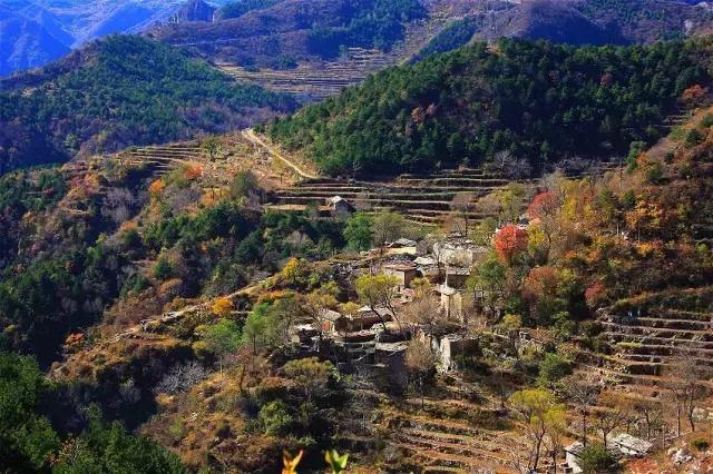 太行山巅上，一个400年的古村庄，一条险峻的天路！美绝了！
