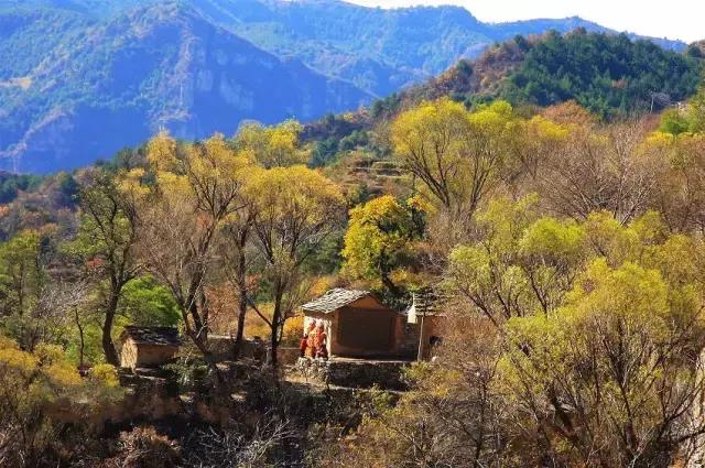 太行山巅上，一个400年的古村庄，一条险峻的天路！美绝了！