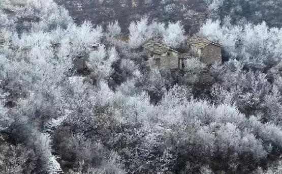 太行山巅上，一个400年的古村庄，一条险峻的天路！美绝了！