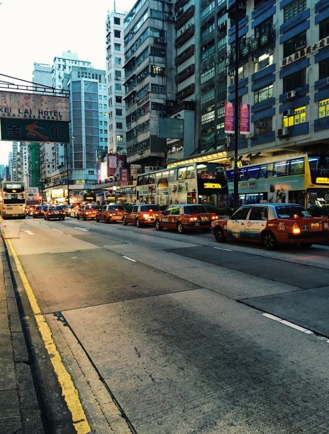 行走于现代冲刷与历史沉淀之间的香港，看我们和香港的差距有多大？