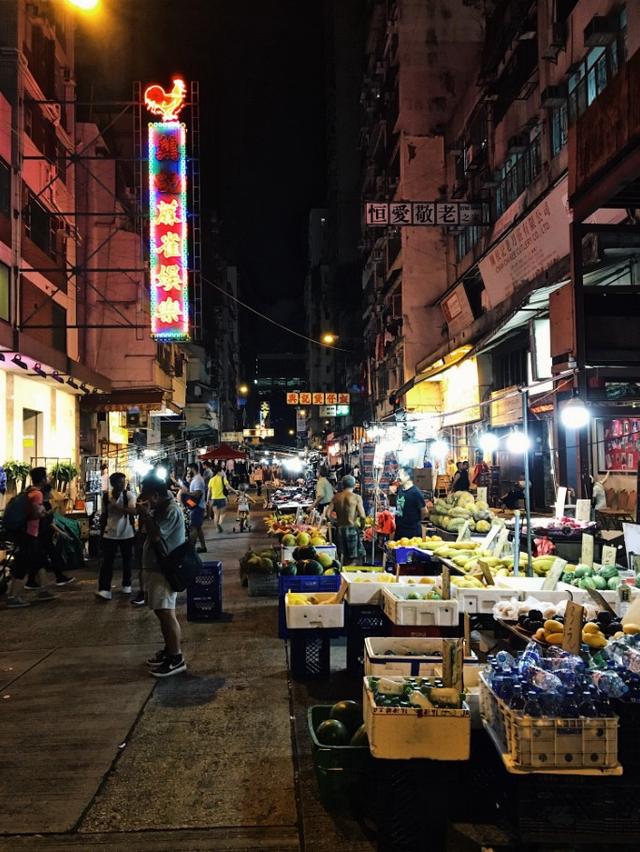 行走于现代冲刷与历史沉淀之间的香港，看我们和香港的差距有多大？