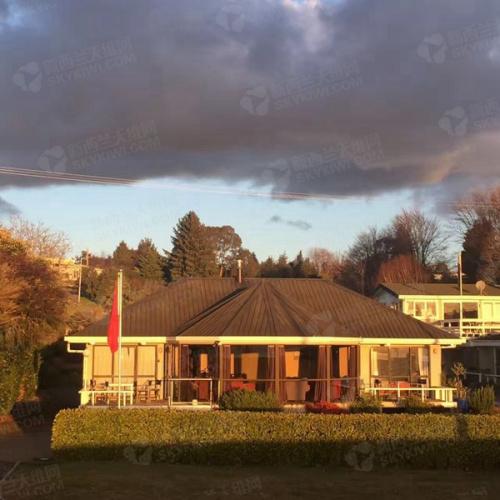 中国游客遇暖心新西兰爷爷：我会升起你的国旗！