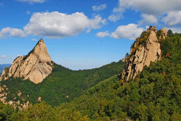 河北这景点的玻璃桥比张家界的还刺激，谁上去都得吓到腿软！