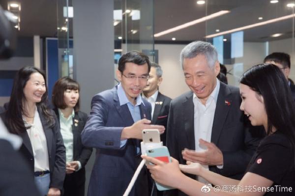 自嘲新加坡人乡巴佬的李显龙，到中关村体验了回&ldquo;刷脸&rdquo;技术